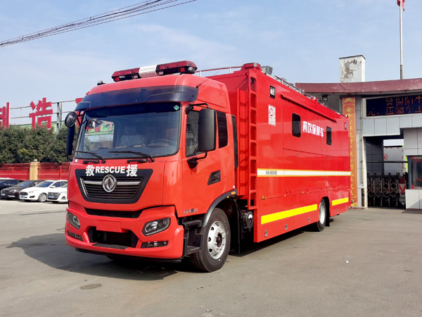 東風(fēng)天錦餐車發(fā)車庫(kù)爾勒